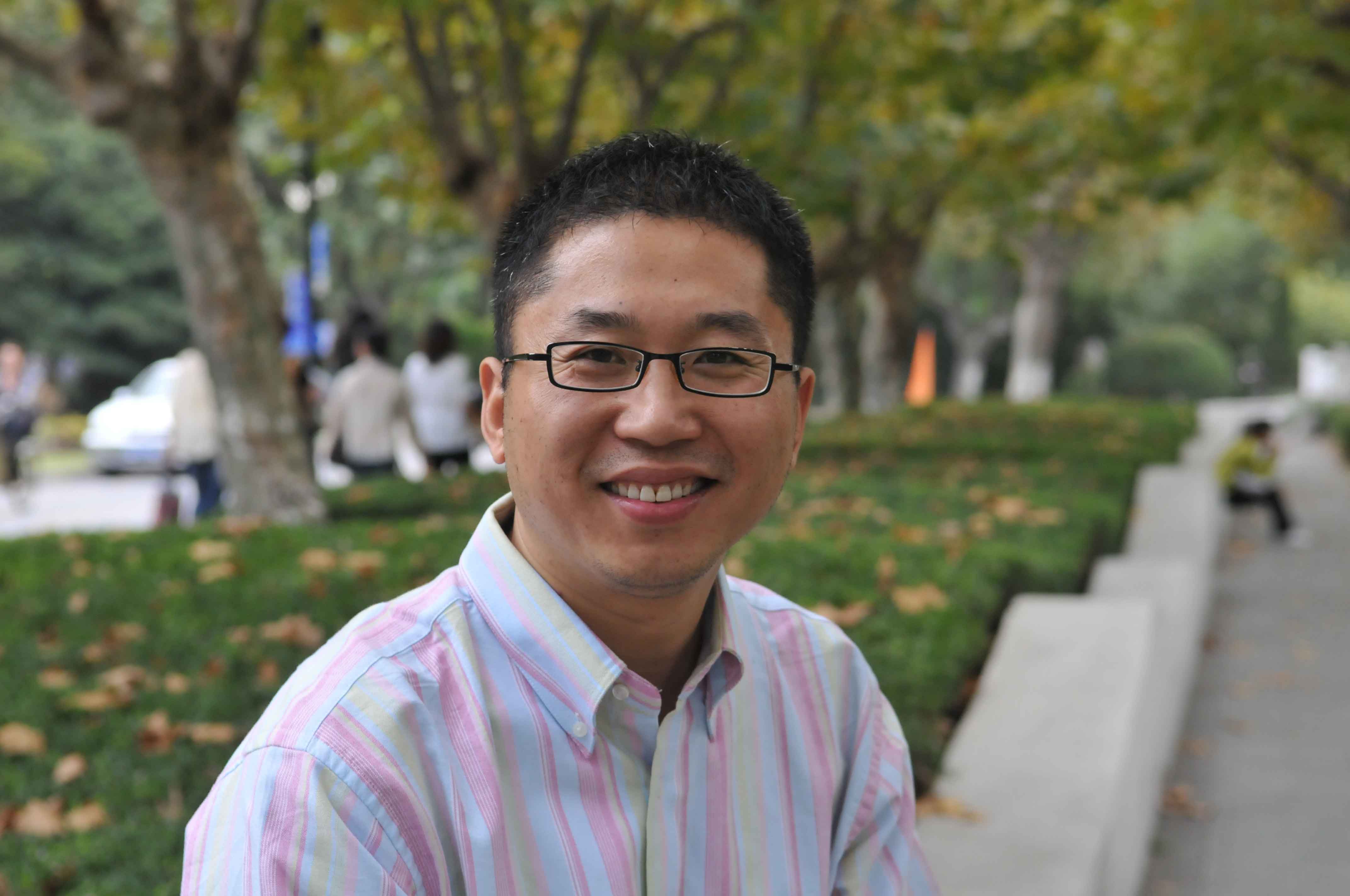<div style="text-align:center;">
	华东师范大学韩映雄
</div>
